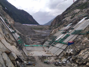 雙江口水電站大(dà)壩工程底闆基礎加固裂縫處理(lǐ)工程